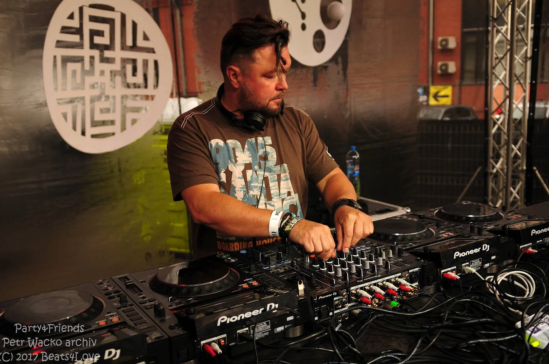 Matt Walli at a festival performance